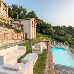 Beautiful Poolside And Stunning View Gardenia Italien